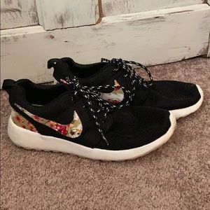 Floral Nike tennis shoes
